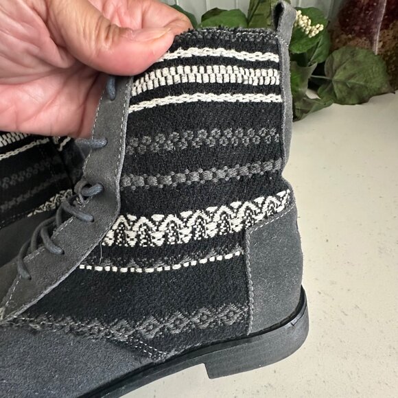 TOMS Womens Boots Size 8 Gray & Black Pattern Lace-Up - Picture 8 of 11